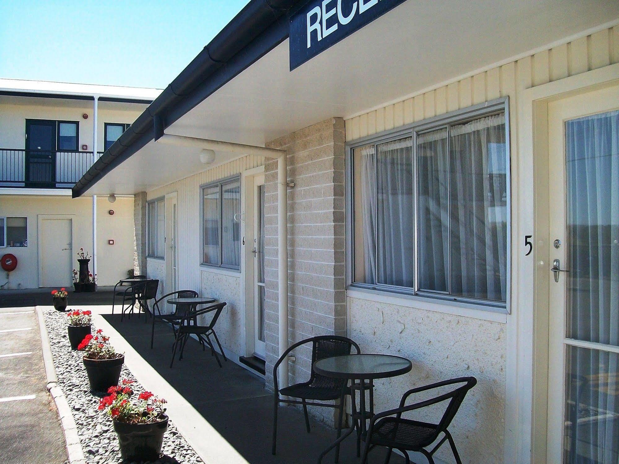 Cedar Court Motel Napier Esterno foto